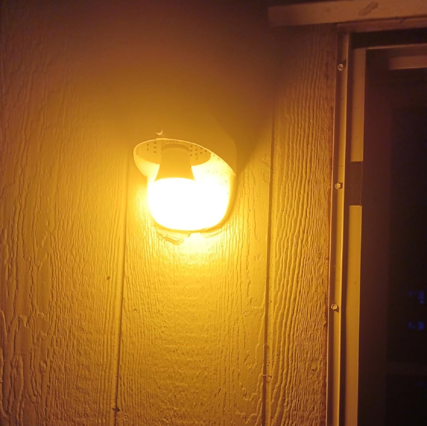 GE 7W A19 A-Shape Outdoor Bug Light Bulb, Yellow