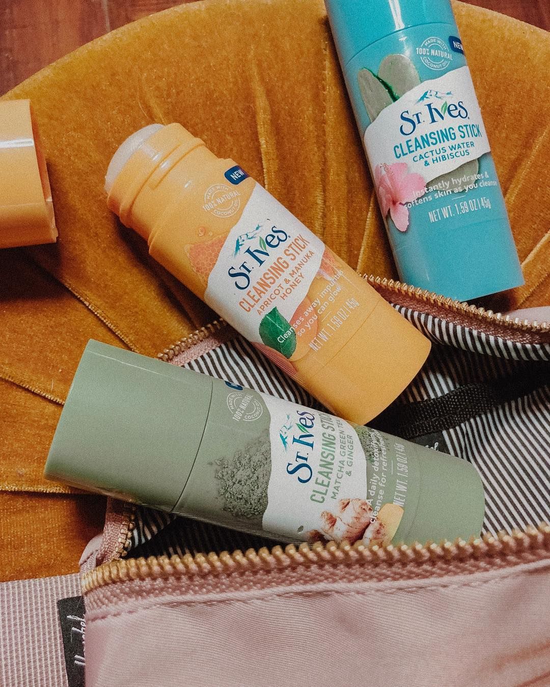St Ives Cleansing Stick Apricot + Manuka Honey 1.59oz
