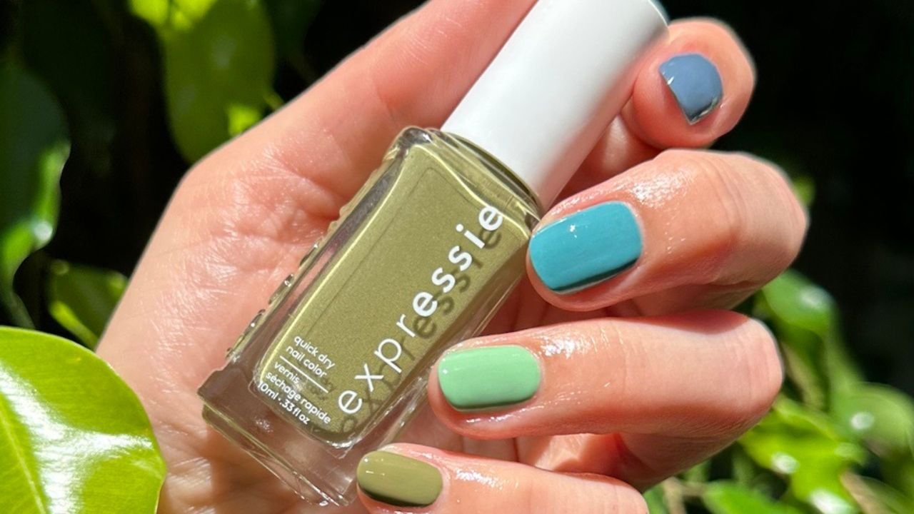essie expressie Quick-Dry Vegan Nail Polish, 110 Saffr-On The Move, 0.33 fl oz