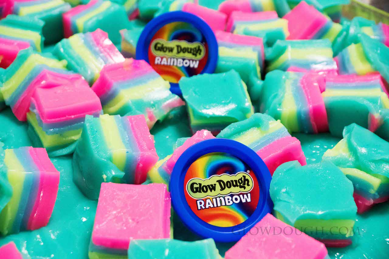 RAINBOW GLOW DOUGH