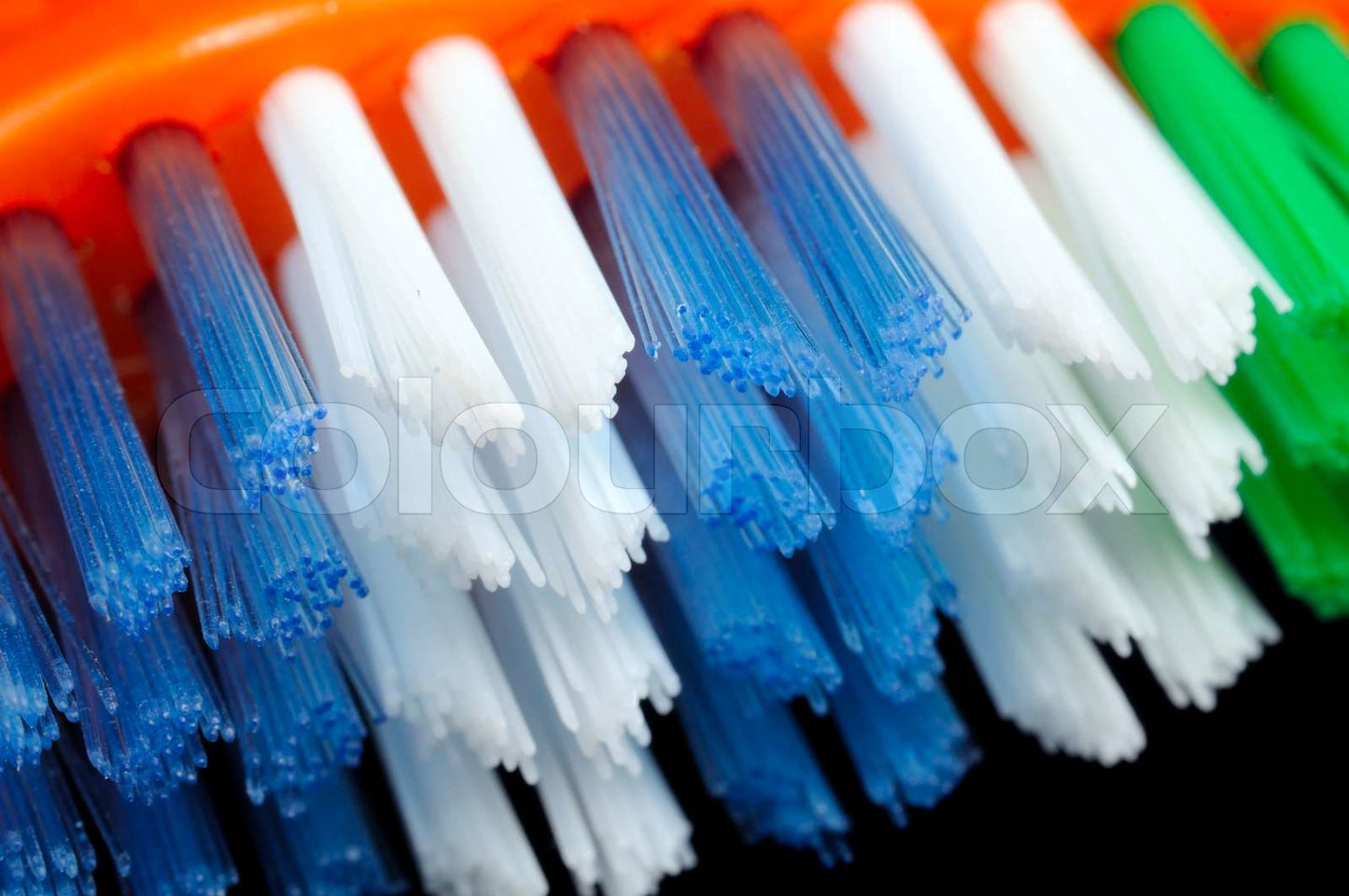 Close-Up Toothbrush Medium Right Angle Asst Colors (12in)