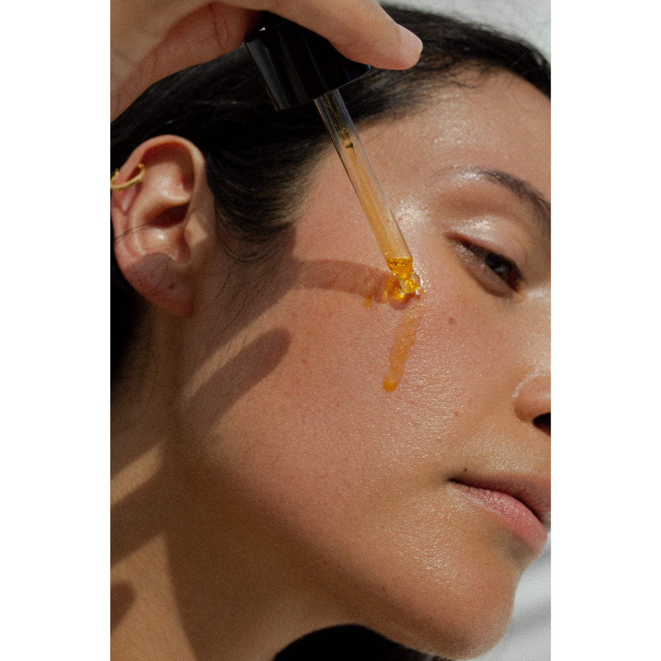 FND SPR GLO SHR TNT SERUM DEEP