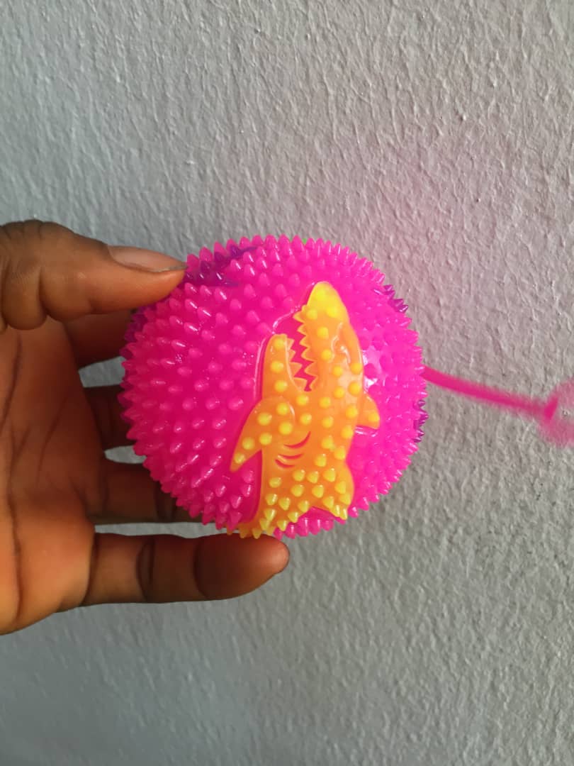 FLASHING SPIKY BALL