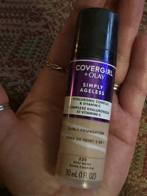 COVERGIRL + Olay Simply Ageless 3-in-1 Liquid Foundation - 227 Golden Beige