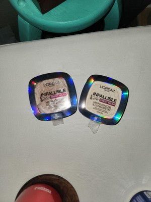 L'ORÉAL PARIS Infallible Longwear Up to 24HR Powder Highlighter, 015 Champagne Glow, 0.31oz