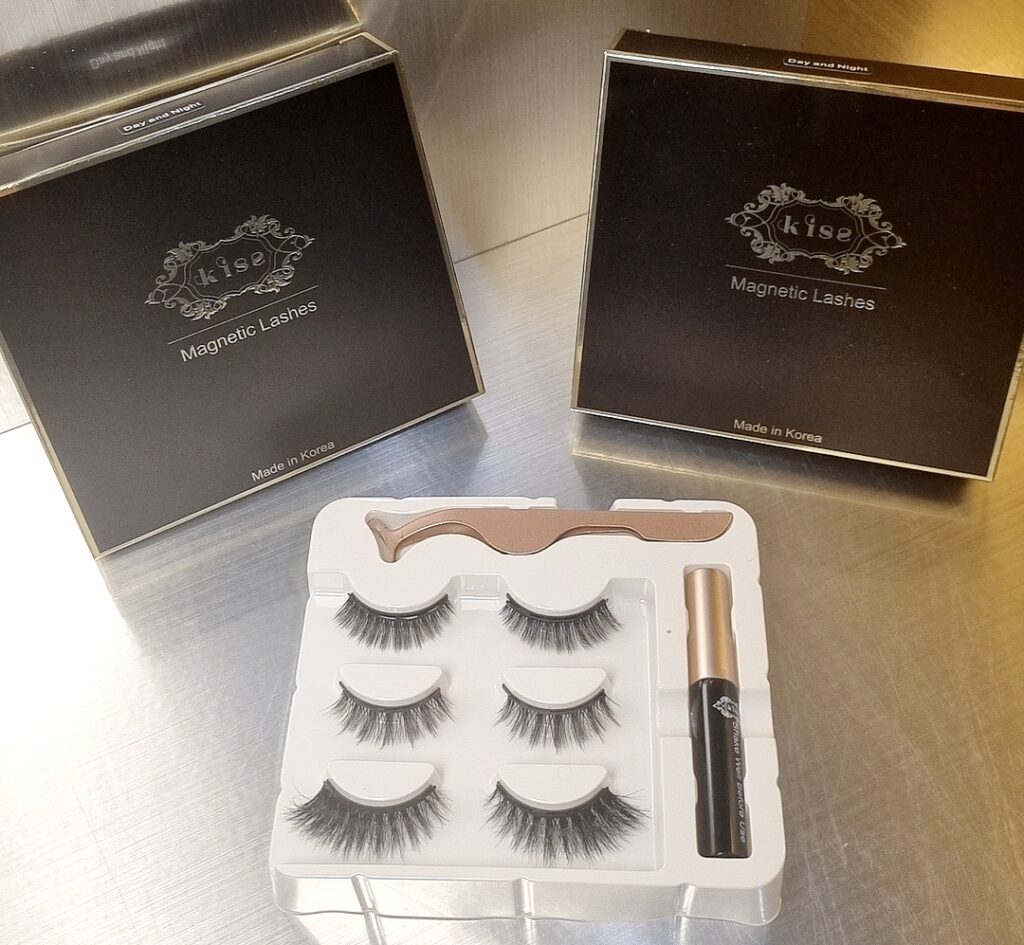 Kiss Magnetic Lashes 01 With Applicator