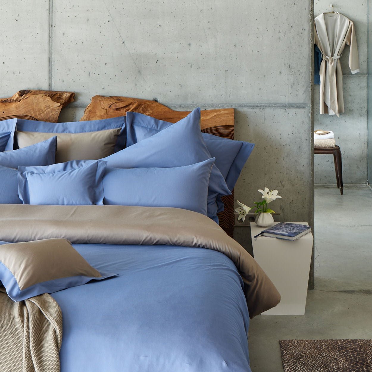 CALYPSO LARGE SATIN SLEEPING CP